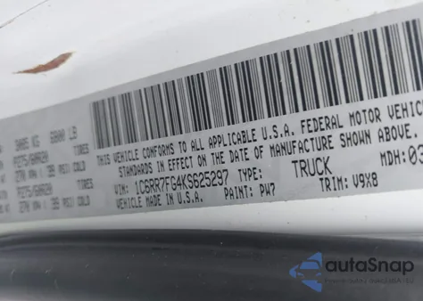 2019 Ram 1500 Classic Express 4X4 6'4 Box из США, поврежденный, VIN 1C6RR7FG4KS625297